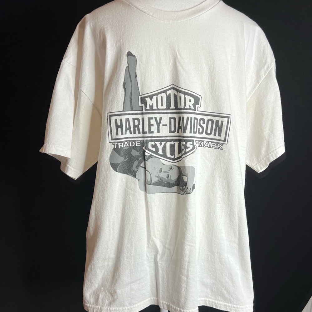 Harley Davidson men’s xl pinup t shirt. Seminole dealership Sanford, Florida